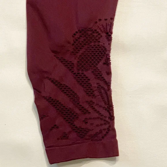 American Eagle Outfitters Aerie Maroon Cropped Leggings Floral Laser Cut medium - Picture 12 of 13